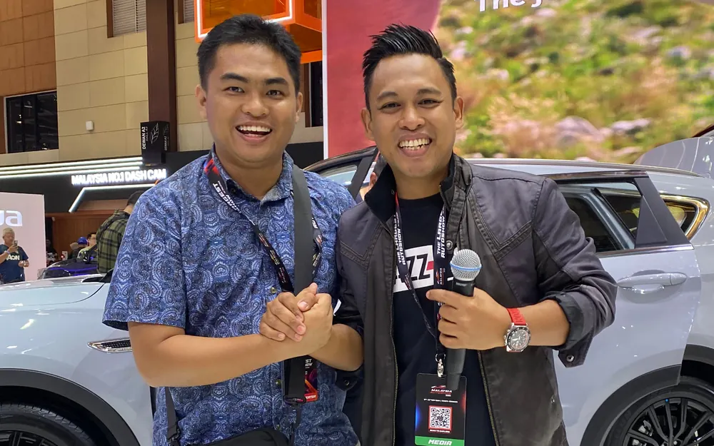 Danial Zulkipli bersama rakan media dan pencipta kandungan automotif