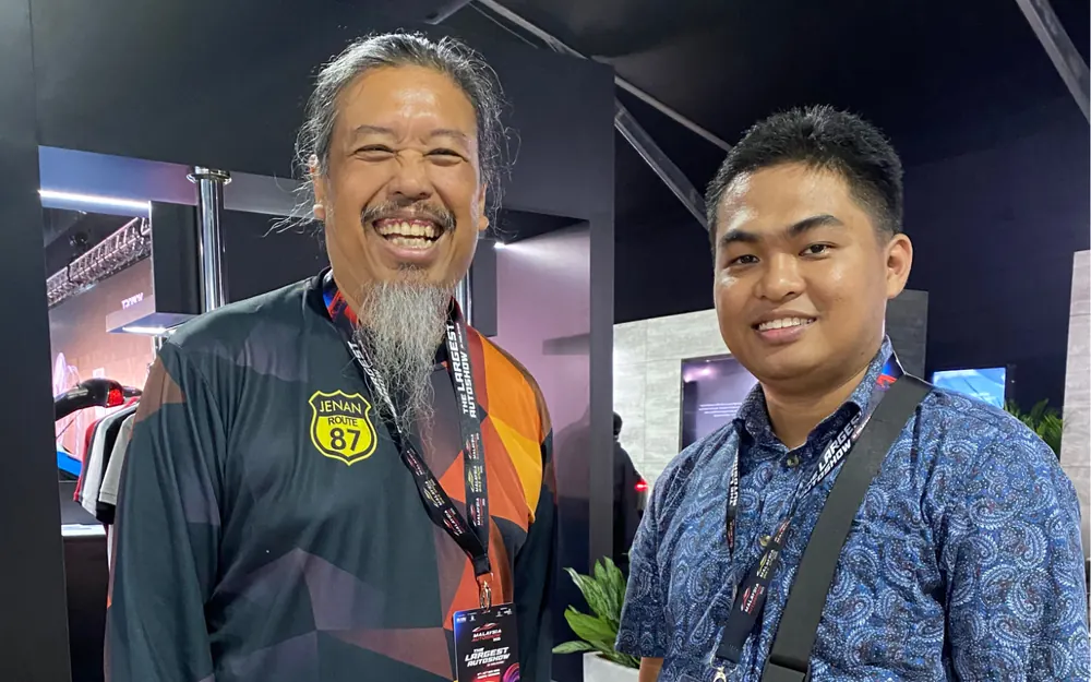 Danial Zulkipli bersama rakan media dan pencipta kandungan automotif