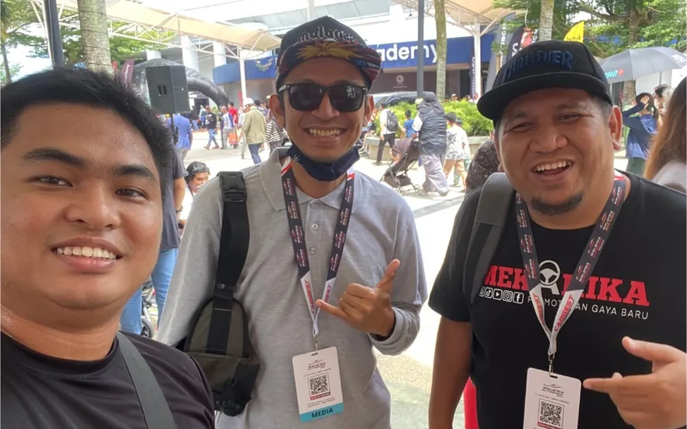 Danial Zulkipli bersama rakan media dan pencipta kandungan automotif
