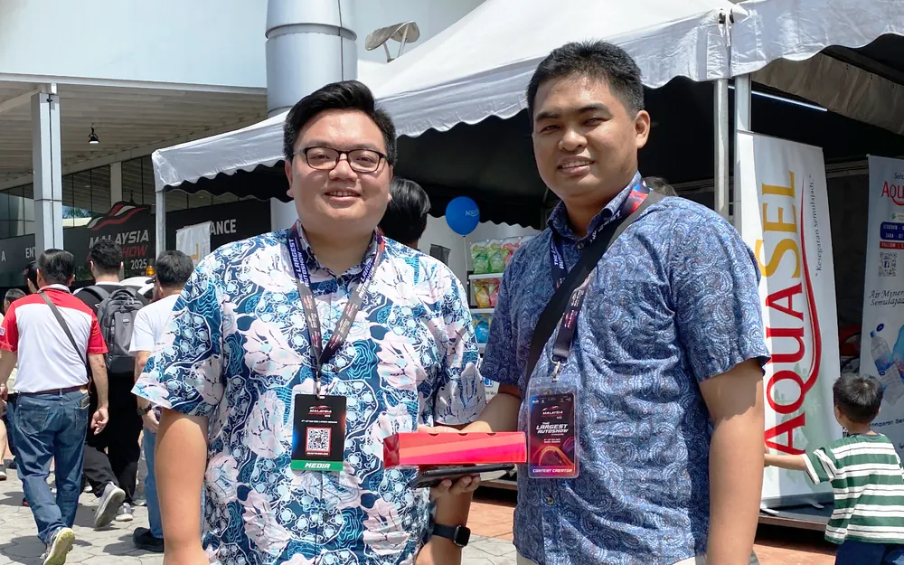 Danial Zulkipli bersama rakan media dan pencipta kandungan automotif